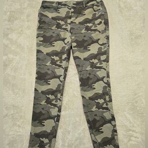 Old Navy Pixie High-Rise Camo Pants Womens Size 6P(28x26) Camoflauge Slim Pocket